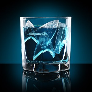 star_trek_shield_ice_cube_tray_inuse