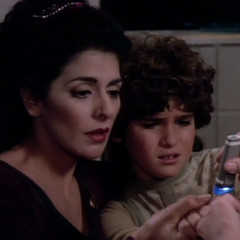 The Child, TNG S2 E01 Review, The Battle Bridge